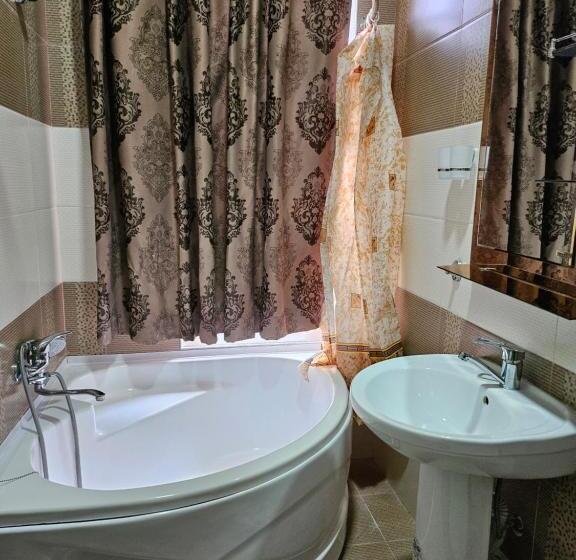 بنسيون Guest House Rohat Lux