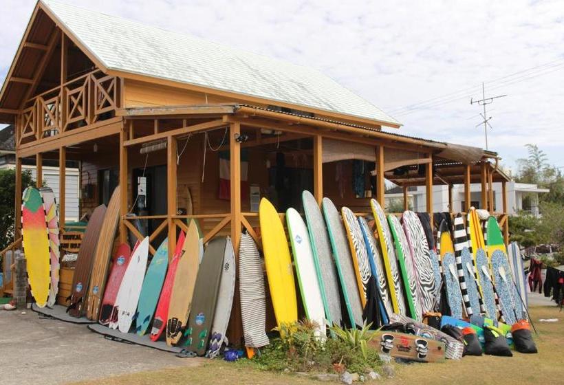 Pensió Tropical Surf House Okinawa