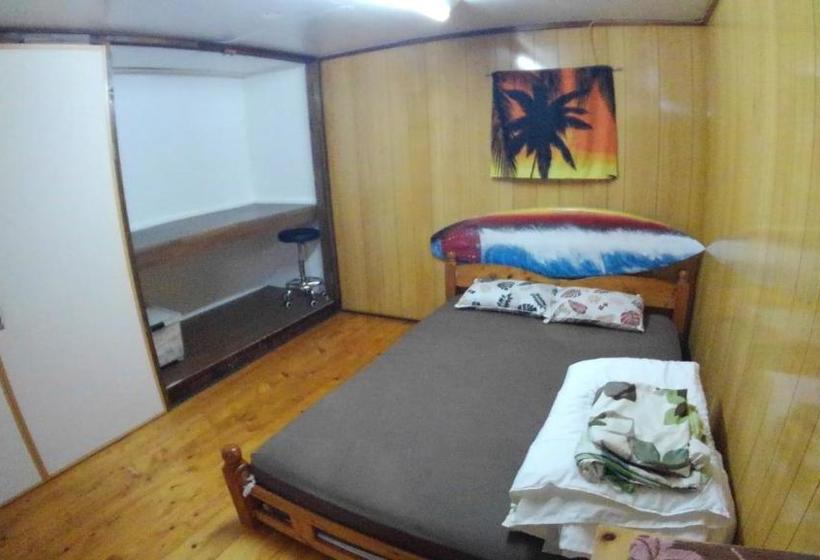 Pensió Tropical Surf House Okinawa