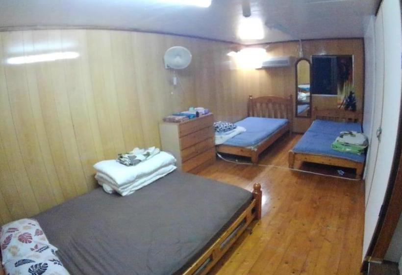 Pensió Tropical Surf House Okinawa