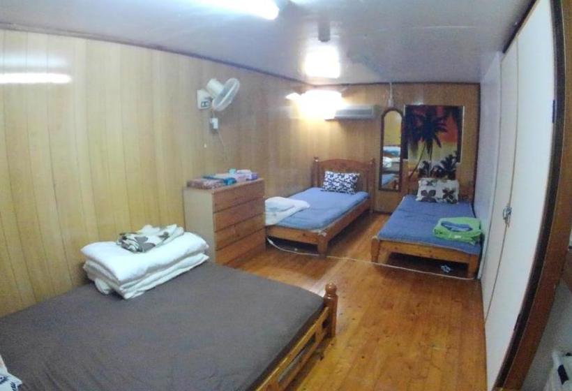 Pensió Tropical Surf House Okinawa