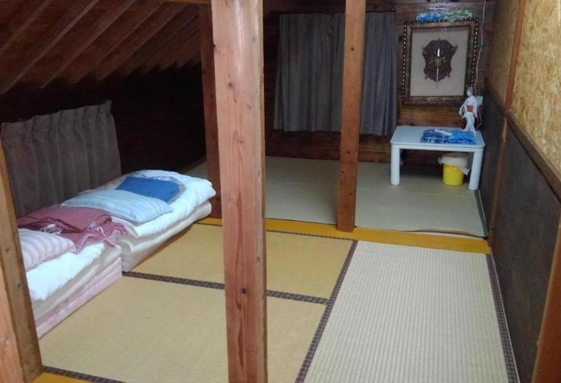 Pensió Tropical Surf House Okinawa