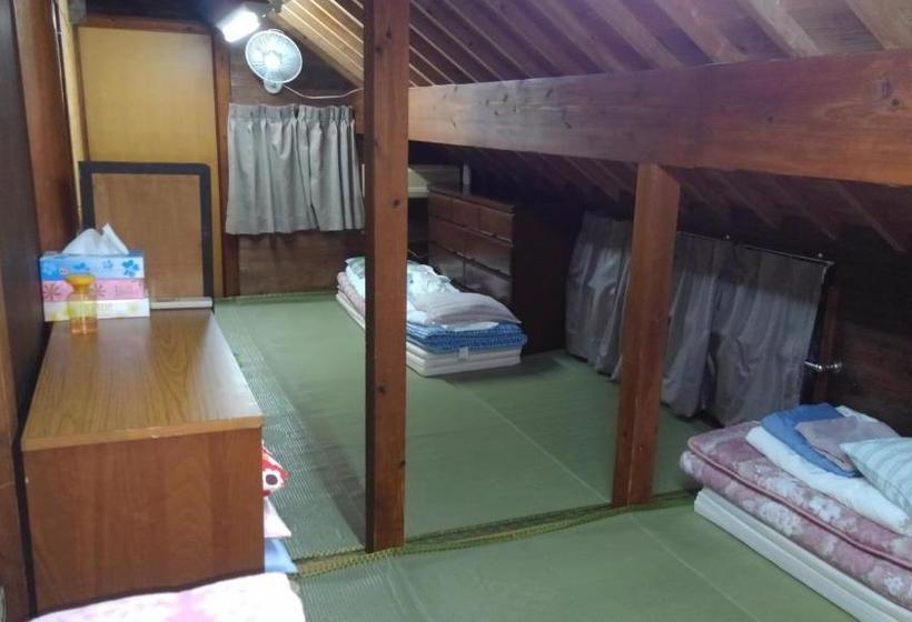 Pensió Tropical Surf House Okinawa