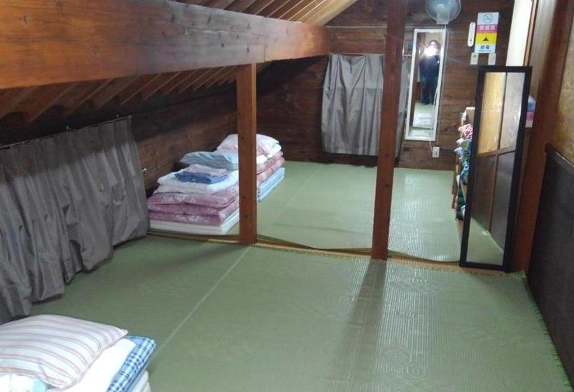 Pensió Tropical Surf House Okinawa