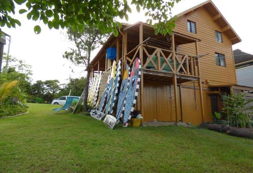 Pensió Tropical Surf House Okinawa