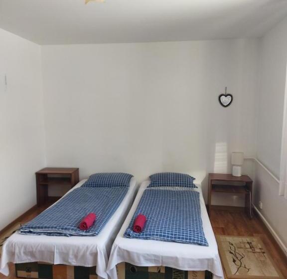 فندق صغير Lucky Cat