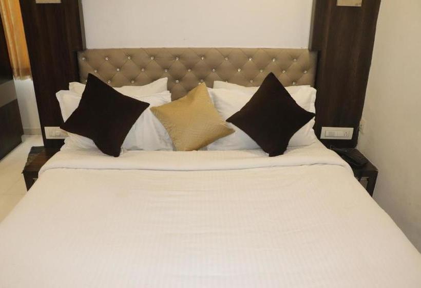 هاستل Park Residency