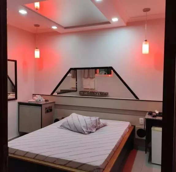 Motel Paradise