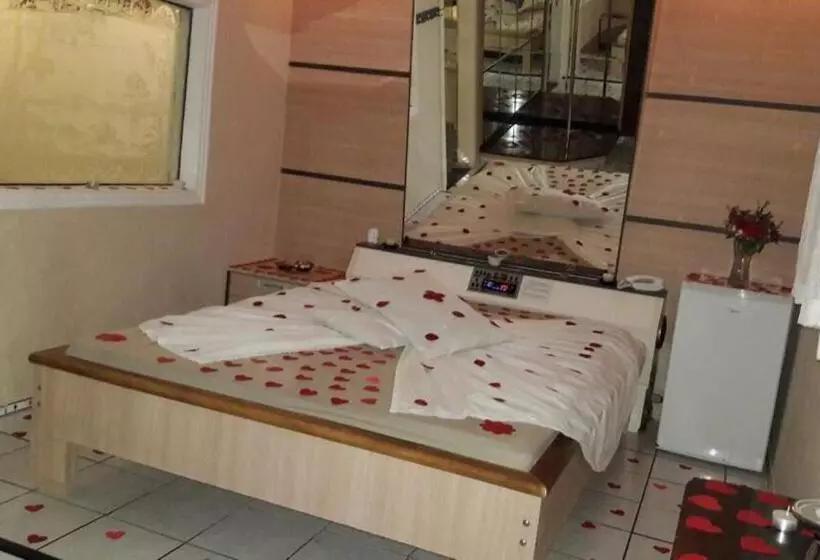 Motel Paradise