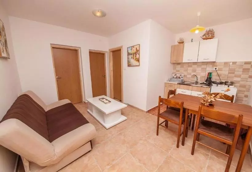 پانسیون Alex Guesthouse