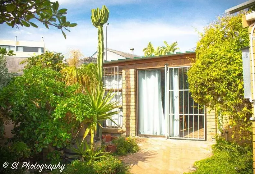 Majatalo 14 Penguin Place, Melkbosstrand