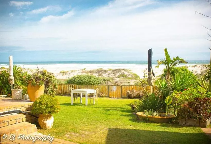 Majatalo 14 Penguin Place, Melkbosstrand