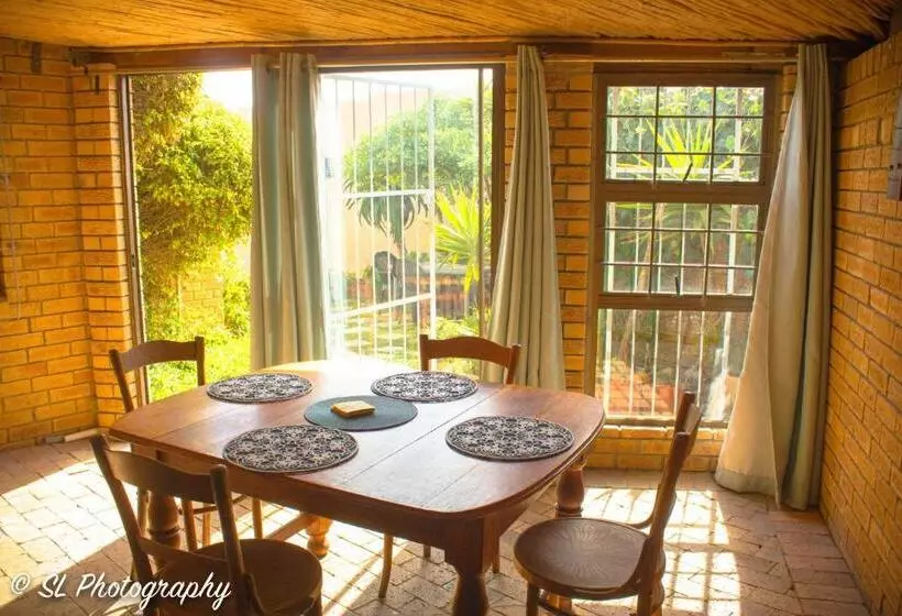 Majatalo 14 Penguin Place, Melkbosstrand