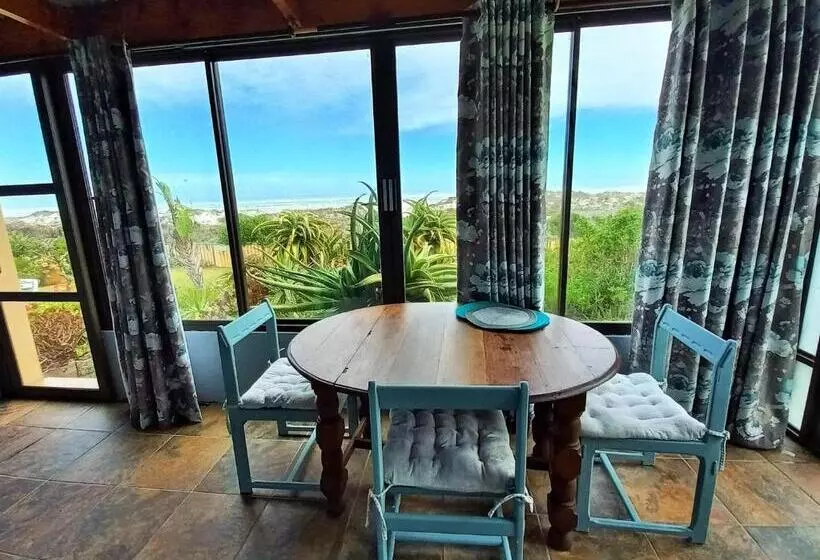 Majatalo 14 Penguin Place, Melkbosstrand