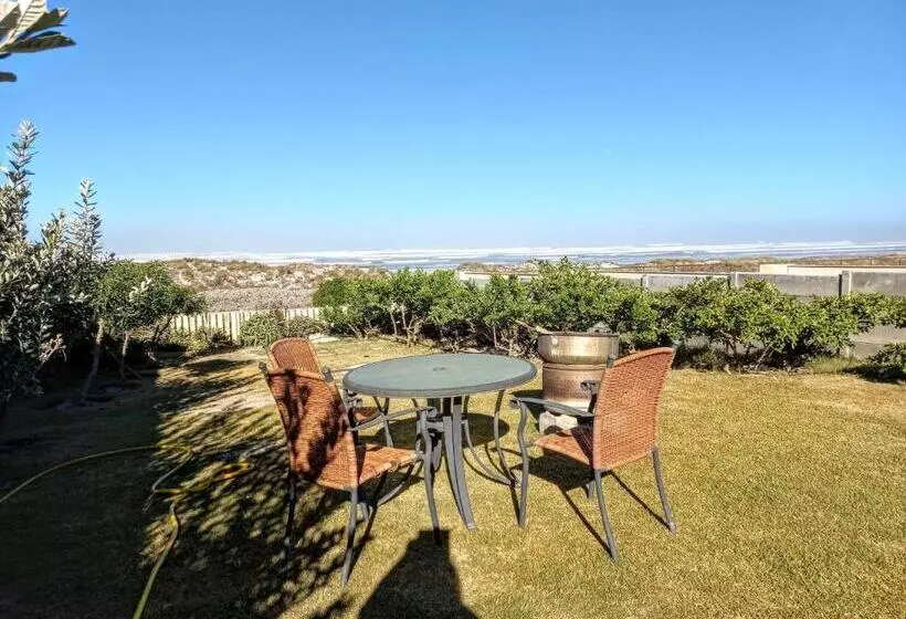 Majatalo 14 Penguin Place, Melkbosstrand