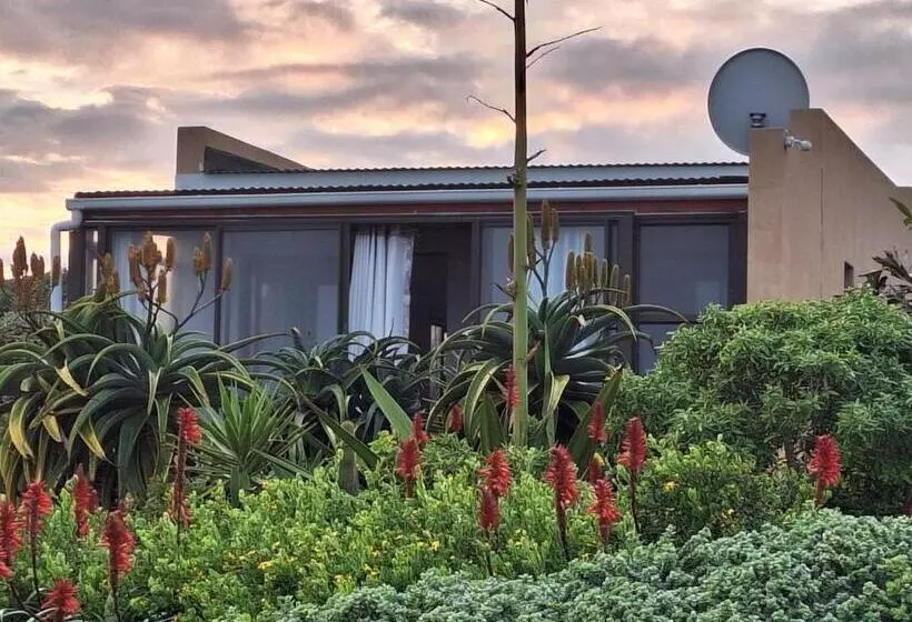 Majatalo 14 Penguin Place, Melkbosstrand