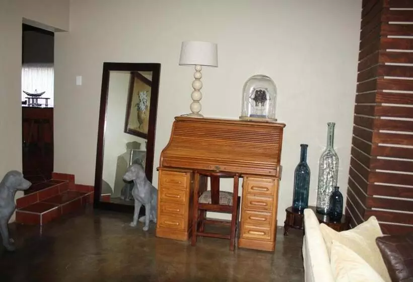 پانسیون Jelani Guest House