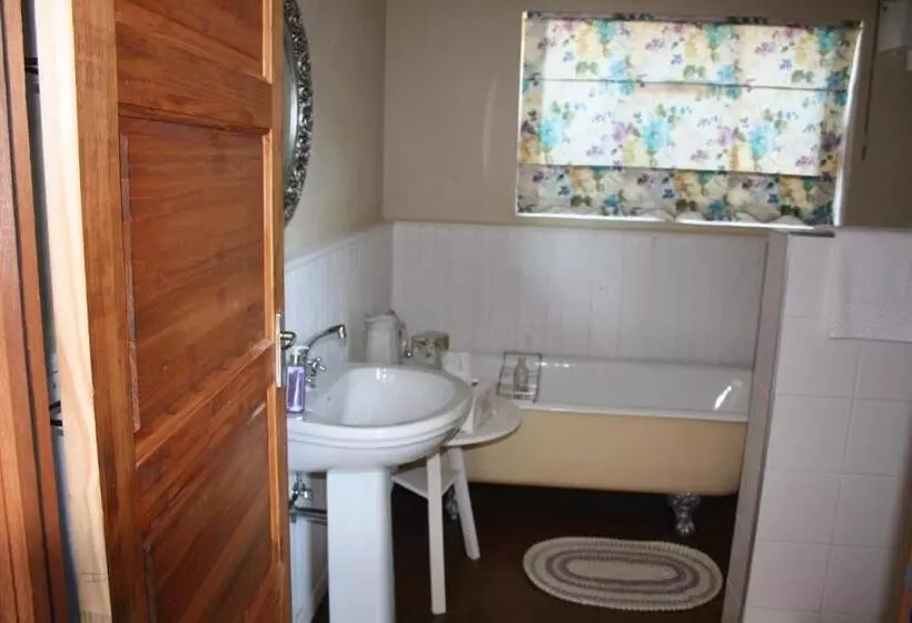 پانسیون Jelani Guest House