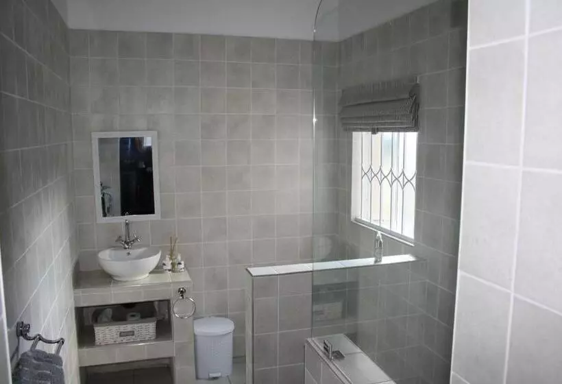 پانسیون Jelani Guest House