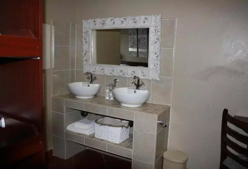 پانسیون Jelani Guest House