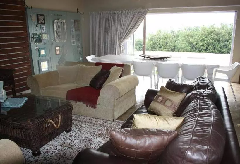 پانسیون Jelani Guest House