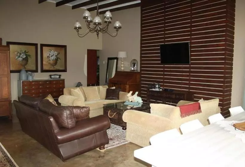 پانسیون Jelani Guest House