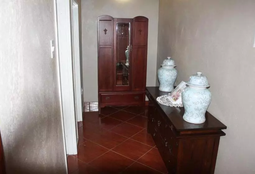 پانسیون Jelani Guest House