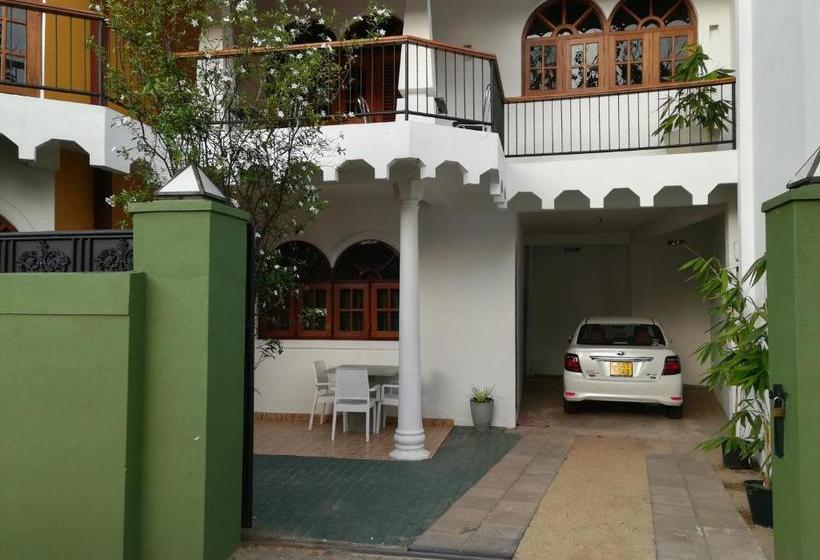 Пансион Lassana Villa