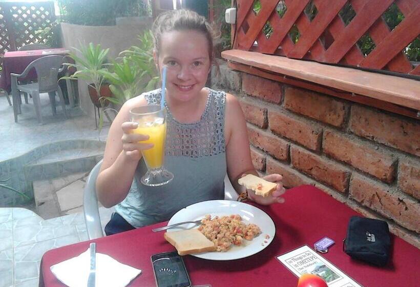 پانسیون Murph's Surf Shacks