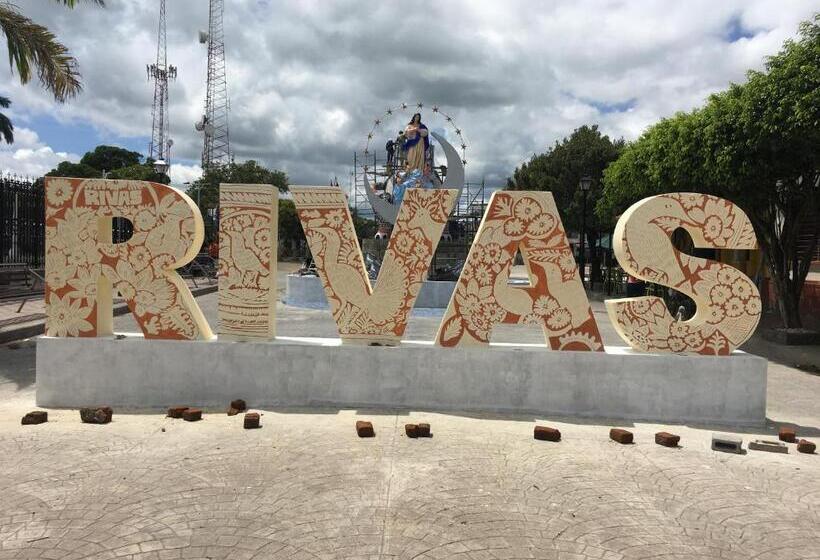 پانسیون Murph's Surf Shacks