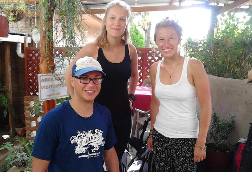 پانسیون Murph's Surf Shacks