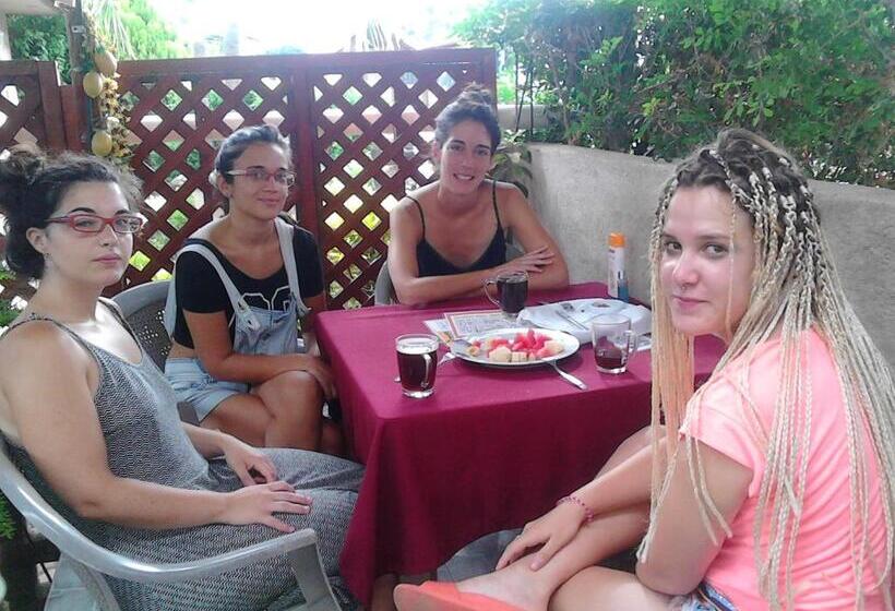 پانسیون Murph's Surf Shacks