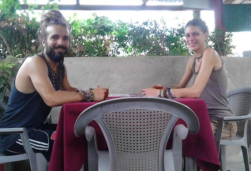 پانسیون Murph's Surf Shacks