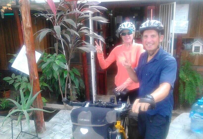 پانسیون Murph's Surf Shacks