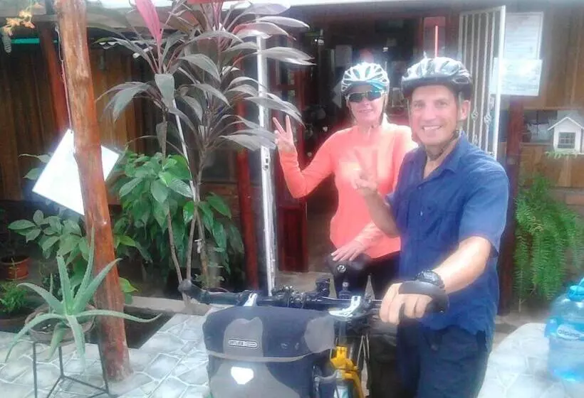 پانسیون Murph's Surf Shacks