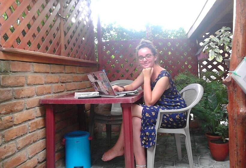 پانسیون Murph's Surf Shacks