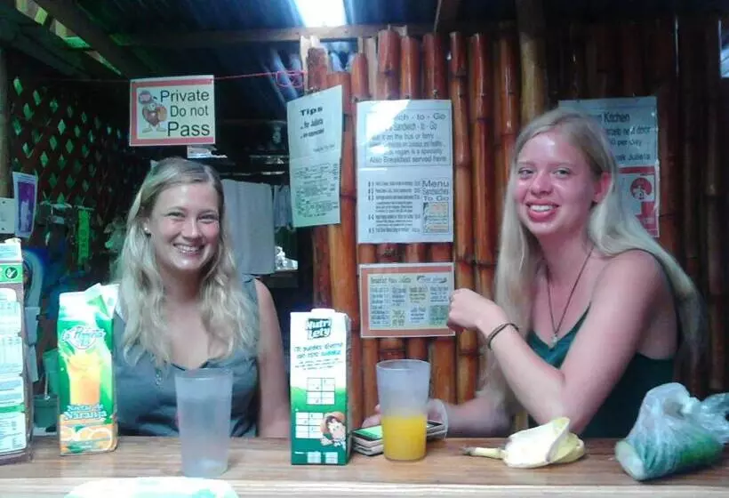 پانسیون Murph's Surf Shacks