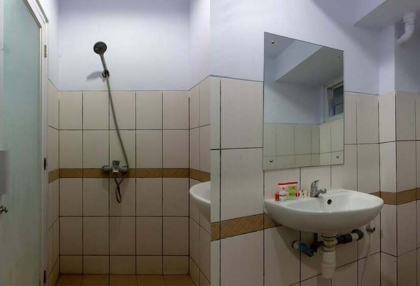 Panzió Oyo 645 Griya Mas Syariah