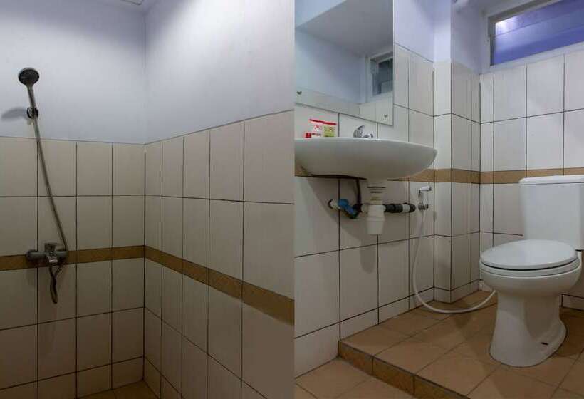 Panzió Oyo 645 Griya Mas Syariah