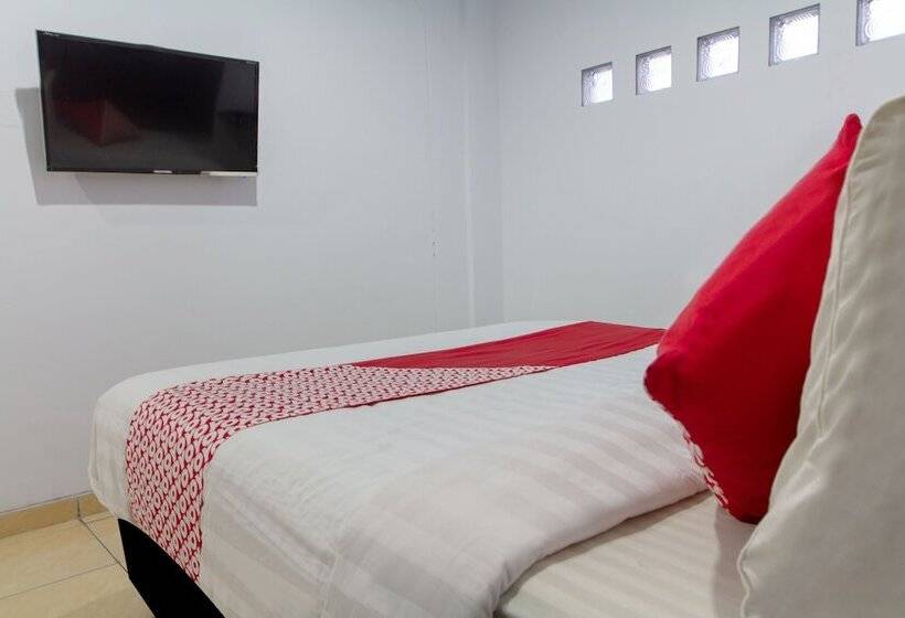 Panzió Oyo 645 Griya Mas Syariah