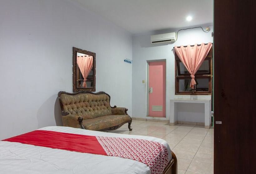 Panzió Oyo 645 Griya Mas Syariah