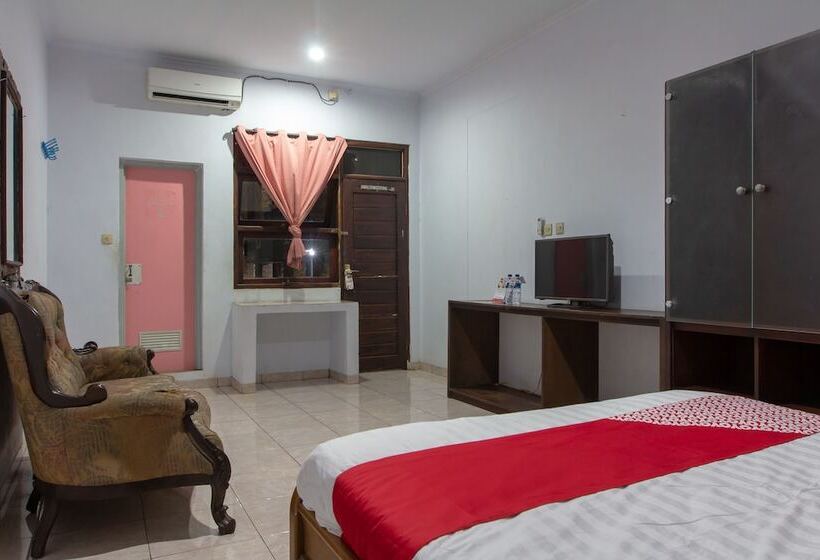 Panzió Oyo 645 Griya Mas Syariah