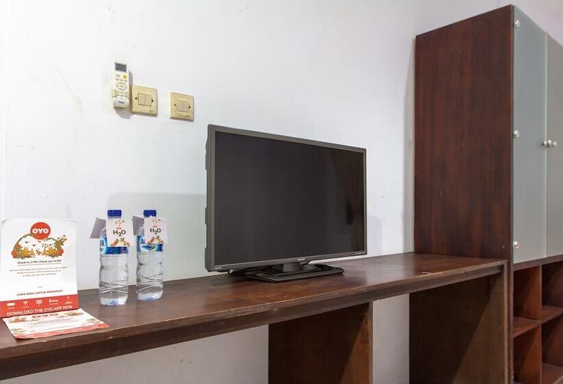 Panzió Oyo 645 Griya Mas Syariah