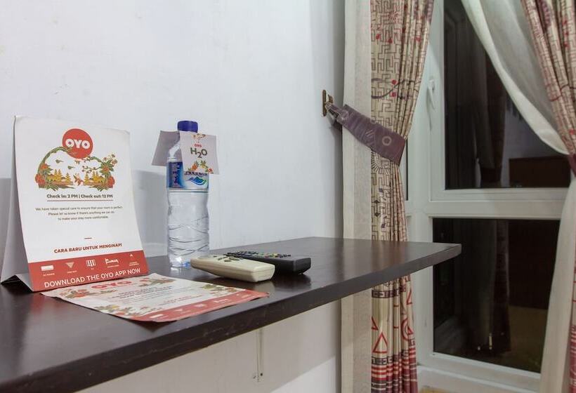 Panzió Oyo 645 Griya Mas Syariah