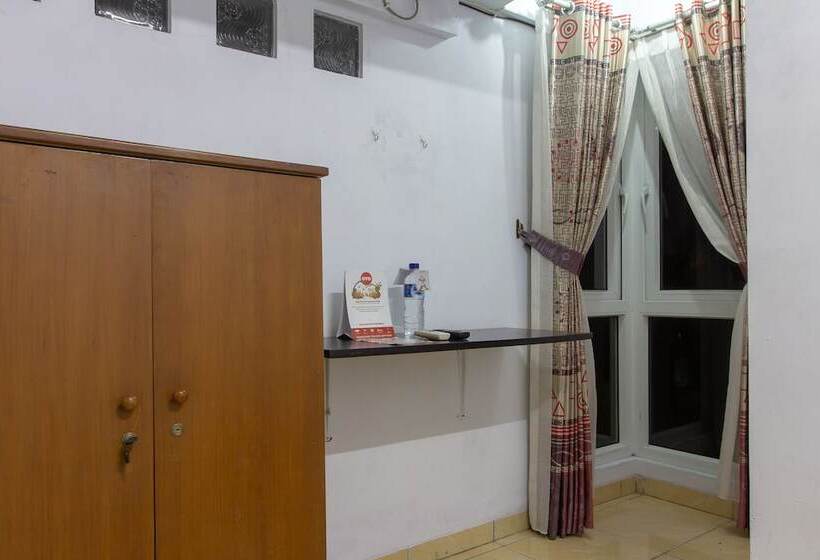 Panzió Oyo 645 Griya Mas Syariah