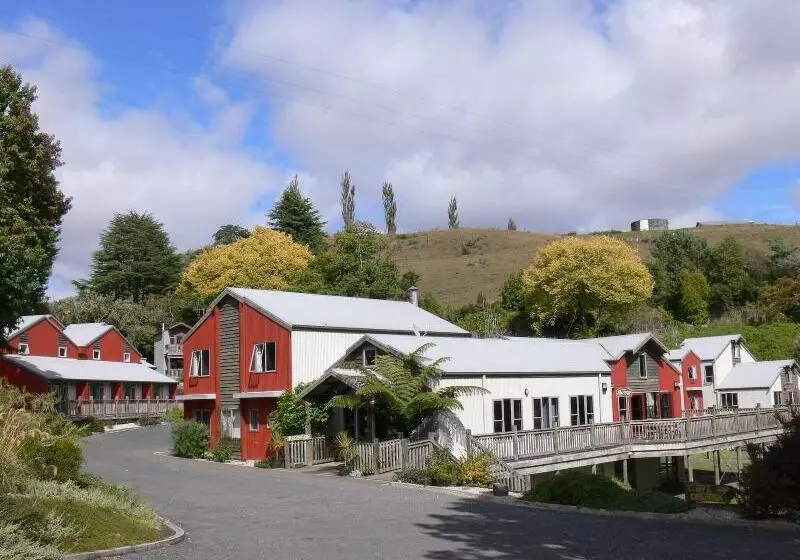 Retkeilymaja Kiwi Paka Waitomo