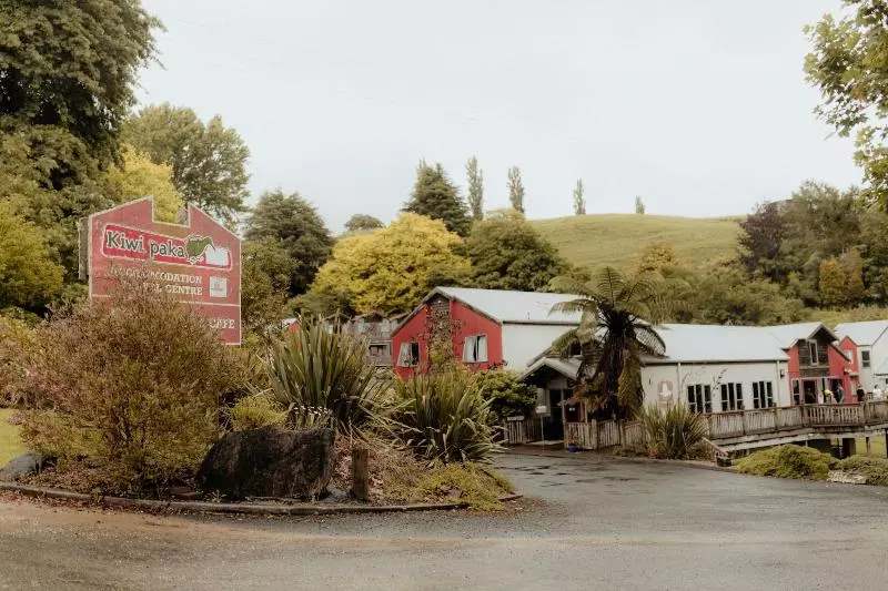 Retkeilymaja Kiwi Paka Waitomo
