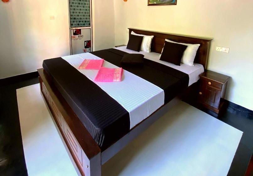 بنسيون Weligama Watergate