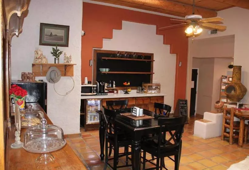 Retkeilymaja Adobe Rose Boutique Inn