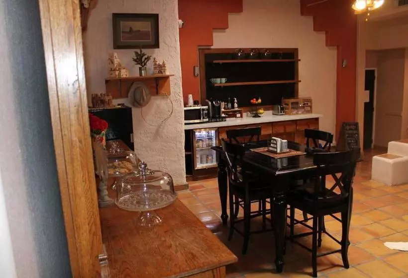 Retkeilymaja Adobe Rose Boutique Inn